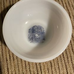 Currier & Ives Milkglass bowl 