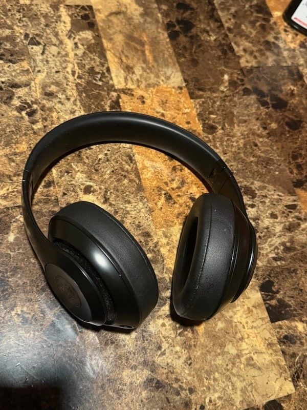 Headphones Beats Black