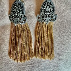 Beautiful Vintage Victorian Gold Tone Fringe Clip On Earrings $45
