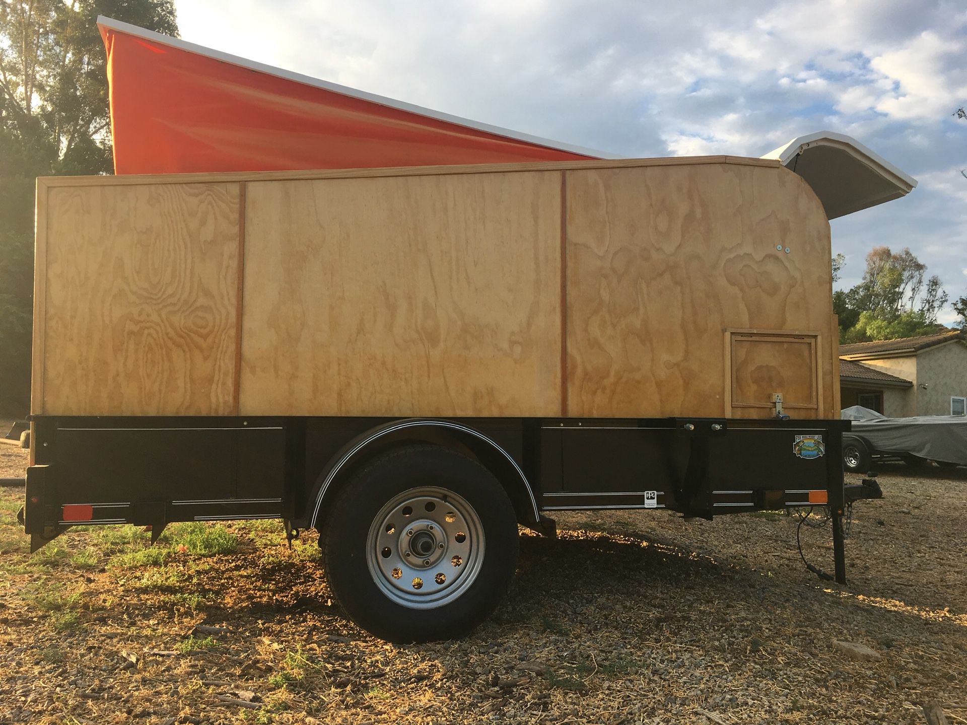 Custom pop up camping trailer