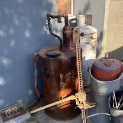 Old oil pump, drum