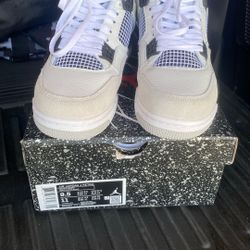 Air Jordan 4 Retro White Size Men’s 9.5 Women’s 11