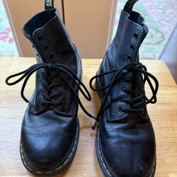 Dr. Martens Womens Black Leather Ankle Combat Boots Approximately Size 7