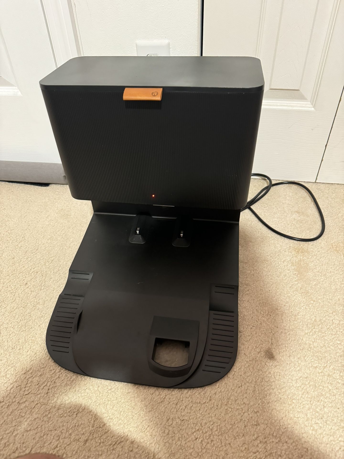 iRobot Clean Base Automatic Dirt Disposal Compatible with all Roomba i1, i1+, i3, i3+, i4, i4+, i5, i5+, i7, i7+, i8+, j