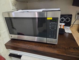 Big GE Microwave 1.6 Cu Ft 1150 Watts