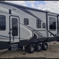  2018 Heartland Cyclone HD rv (Toy hauler) 3yr extended warranty