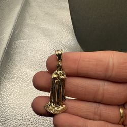 10 K Gold Virgin Mary Pendant 