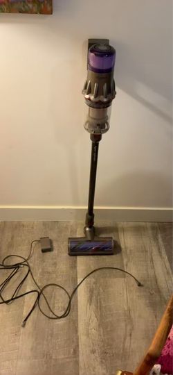 Dyson Digital Slim Cordless Vacuum – Like New W/ Attachments