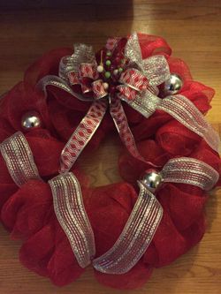Deco mesh Christmas wreath