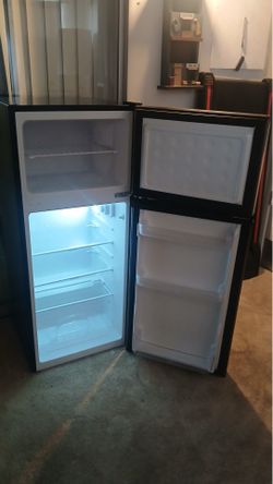 4.5 VISSANI MINI FRIDGE