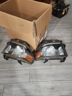 Toyota Tundra 2018  Headlights 