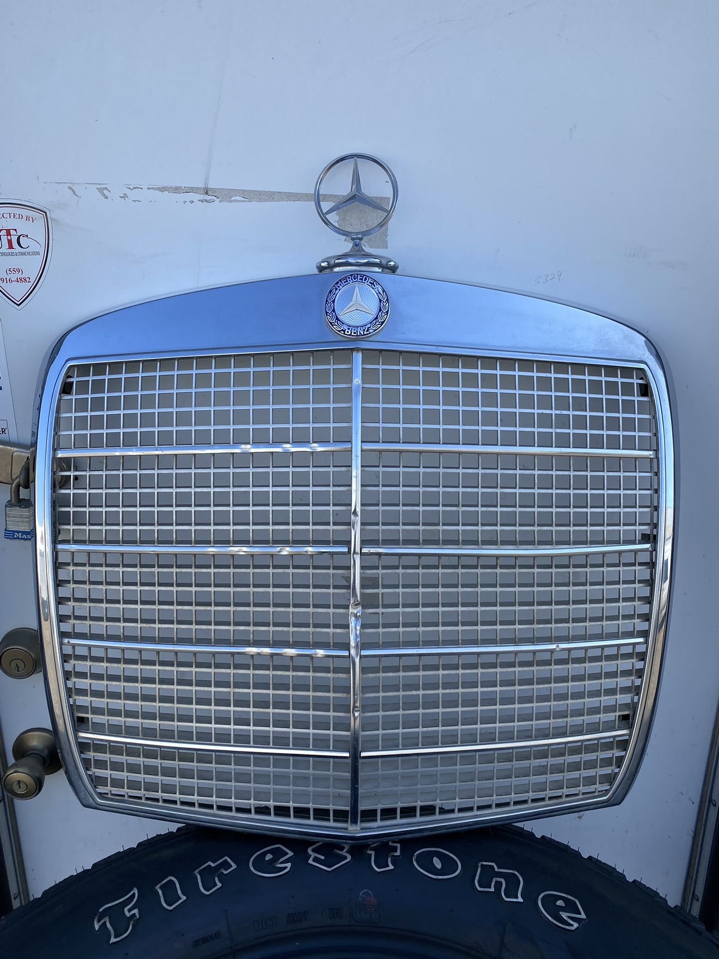 Mercedes Benz 1969 280s Front OEM Grill