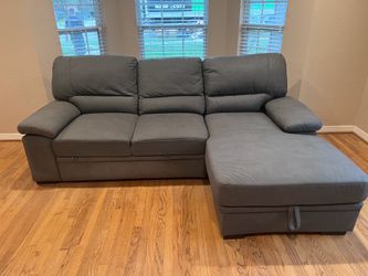 Nebraska Furniture Mart Couch w/ Chaise