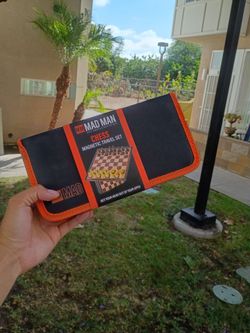 Mad Man Magnetic Travel Chess Set