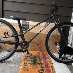 2025 Trek Wahoo 26” Path 