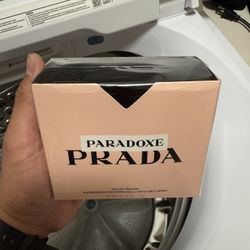 Prada Paradoxe Perfume
