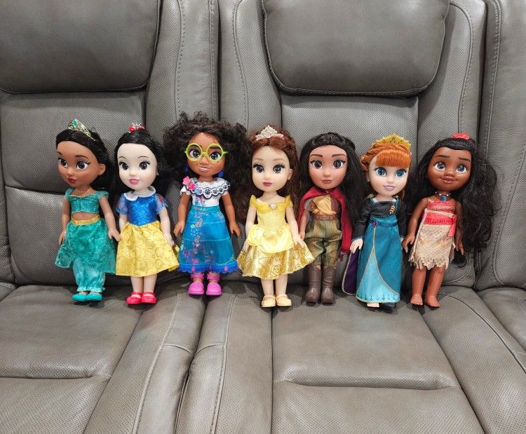 Like New 7 Disney Princess Dolls LOT