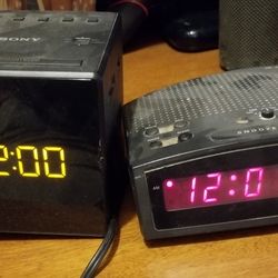 2 Alarm Clocks 