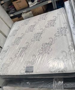 Set queen size mattress and box spring