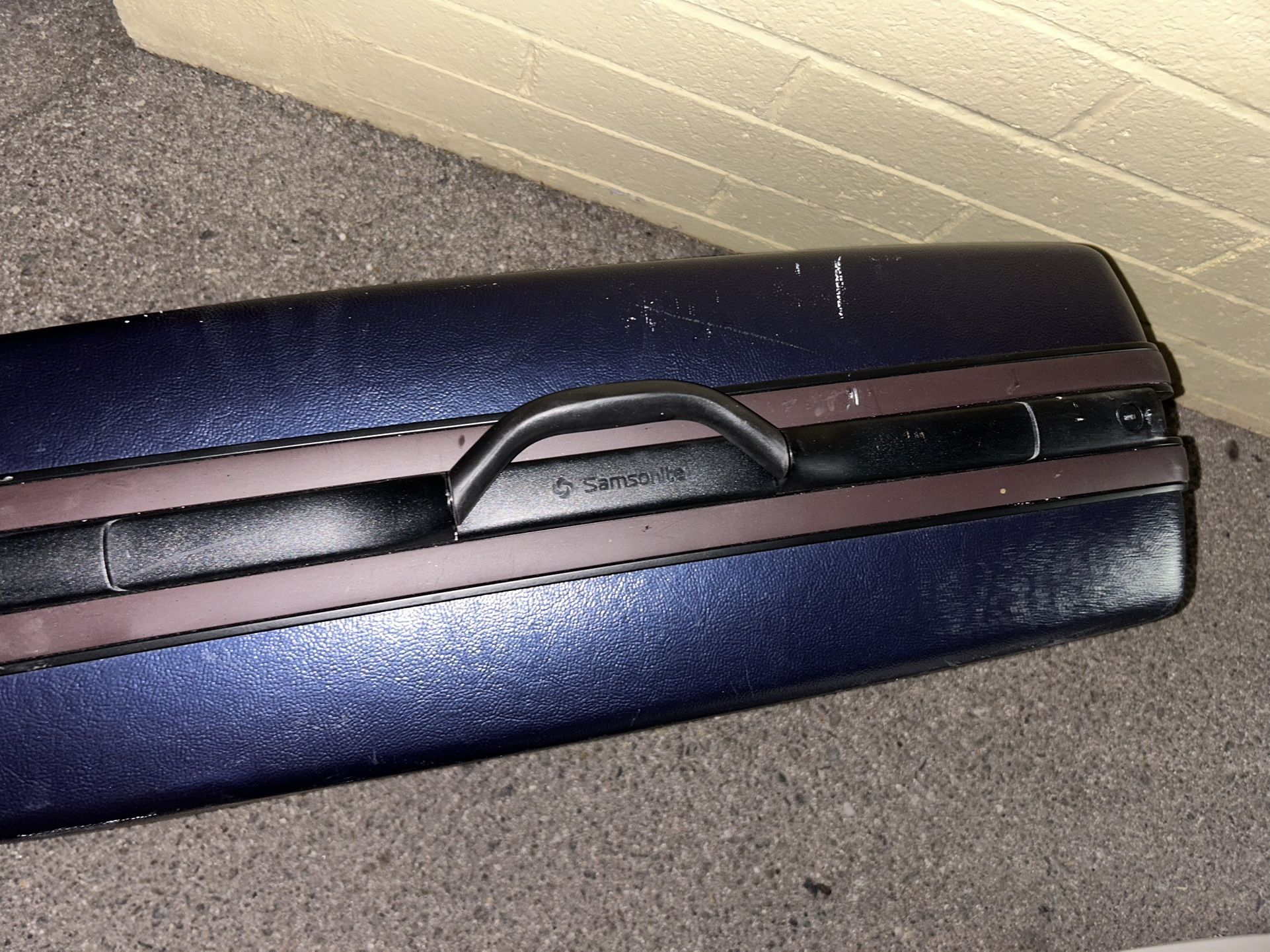 XL hard suitcase