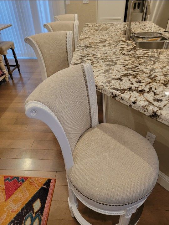 Set of 4 Luxury Swivel Bar Stools – Stunning Details