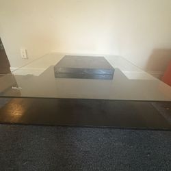 Cocktail Table 