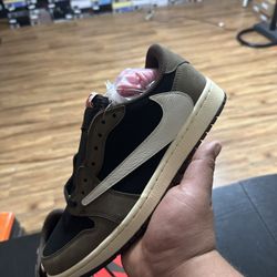 NIKE DUNK LOW MOCHA TRAVIS SCOTT 