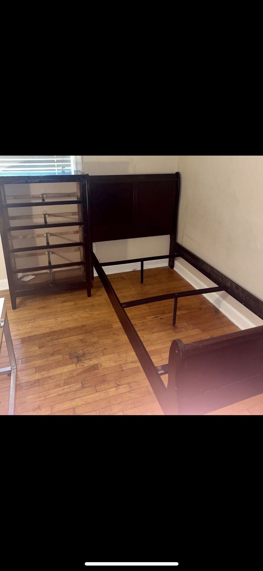 Twin Sleigh Bed With Matching Dresser