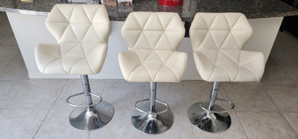 3 Bar Stools