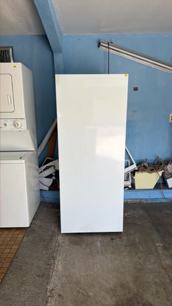Hisense White Upright convertible Freezer/ refrigerator