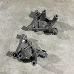 Rear left & right suspension knuckles w/bushings 
