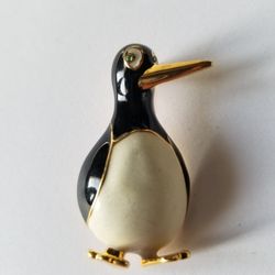 Penguin Pin/brooch Black White Gold