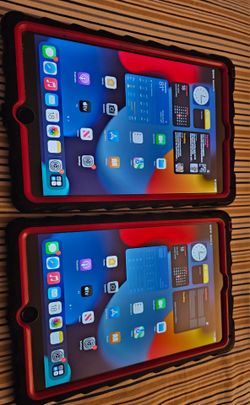 2 APPLE IPAD AIR LIKE NEW