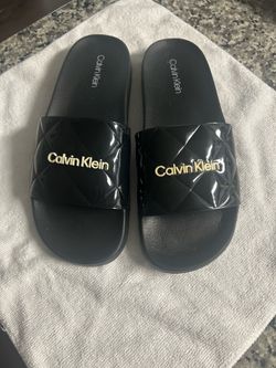 FLIPS FLOPS. BLACK   Size 9