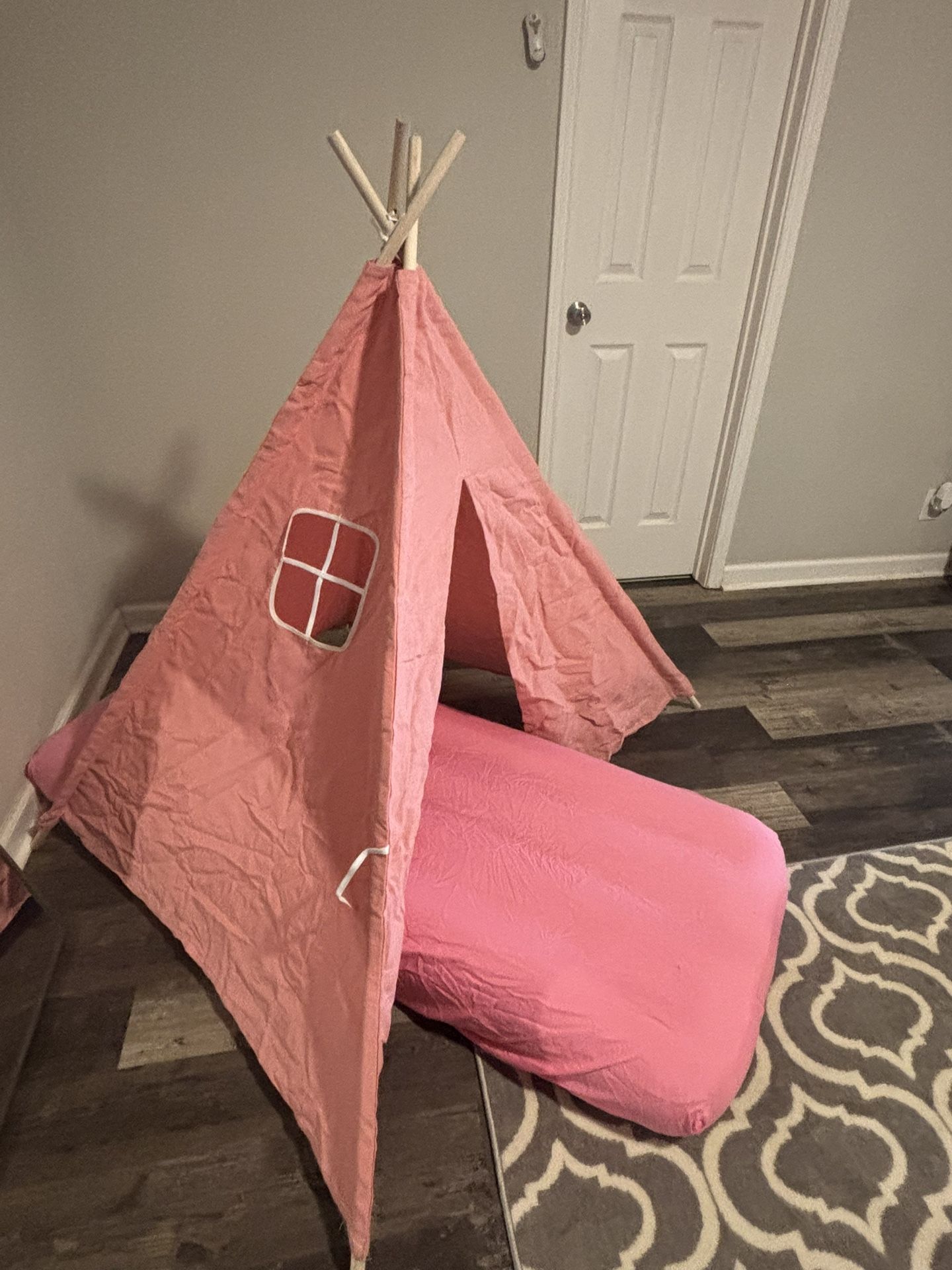 Teepee Reading Nook For Kids. 