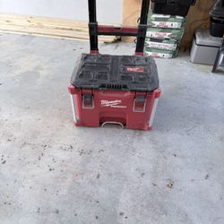 Milwaukee Packout Rolling box