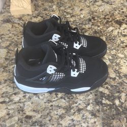 Jordan retro 4 white thunder