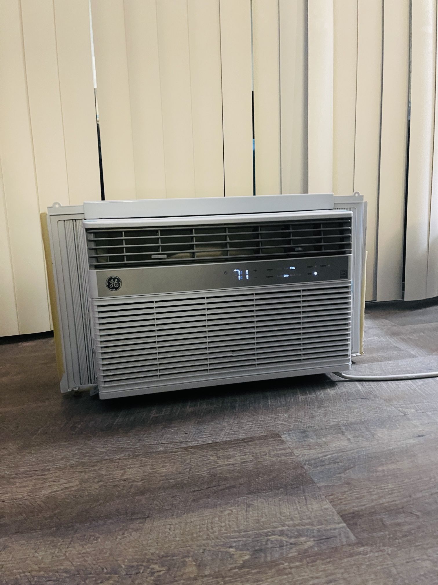 GE Window Air Conditioner 8000 BTU, Wi-Fi Enabled, Energy-Efficient Cooling for Medium Rooms, 8K BTU Window AC Unit with Easy Install Kit, Control Usi