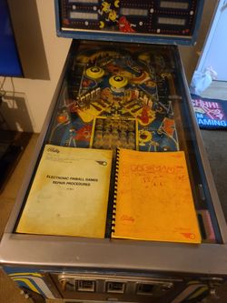 Miss pacman Pinball machine. Balleys, 1982.