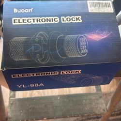 Electronic door lock