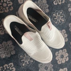 Used once sketchess Mack shies white size 9