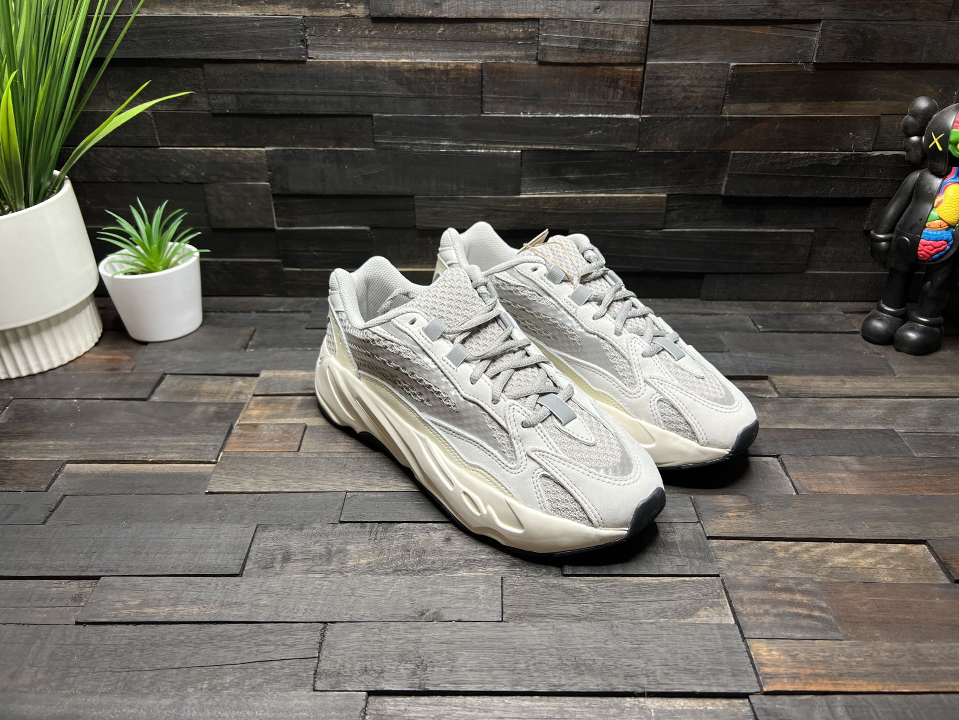 adidas Yeezy Boost 700 V2 Static 2022 EF2829 Sizes 7,