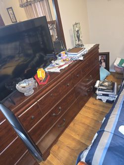 Dresser With Mirror