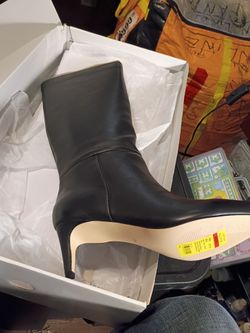 NEW. CALVIN KLEIN  WOMEN'S BLACK GARRAY PADDED INSOLE. LEATHER HIGH BOOTS. SIZE 10 M