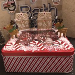 #101 Strawberry Snowflakes Burrr Gift Basket Bath And Body Works Read Description 