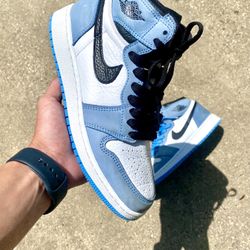 Air Jordan 1 University Blue size 6.5y