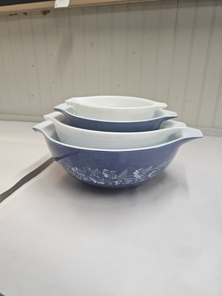 Vintage Pyrex Nesting Bowls - Shelton