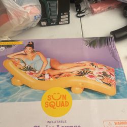 Inflatable Chaise Lounge. Entregó Afuera McDonalds Edgmere Y Zaragoza 