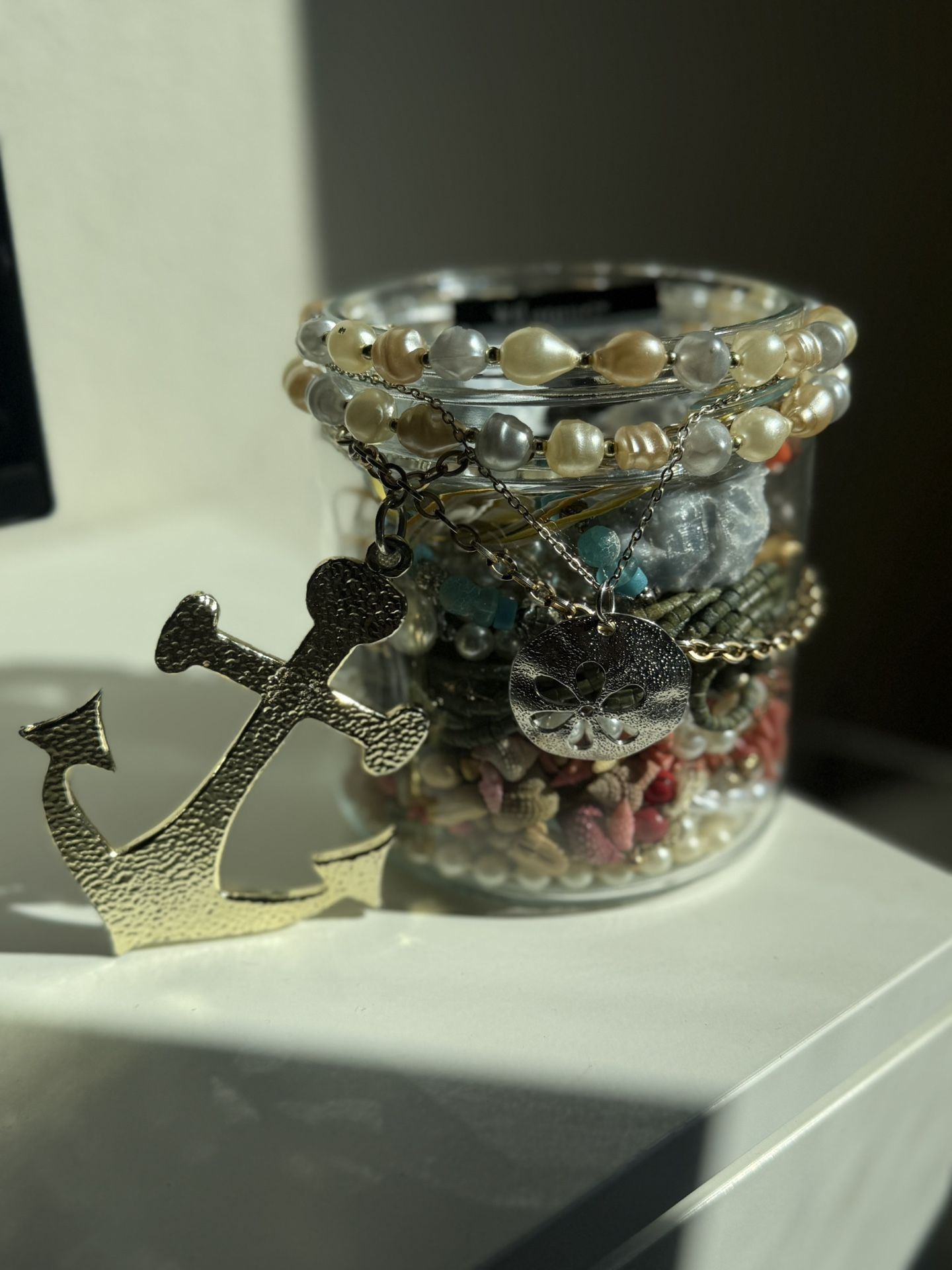 Oceanic theme jewelry jar with crystals. Comes with necklaces bracelets and earrings !!!