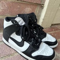 Women’s Panda Nike Dunks 